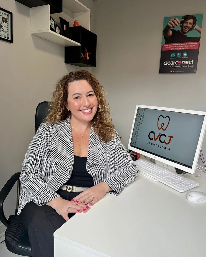 Dra. Carla Barszcz Jorge, cirurgiã-dentista